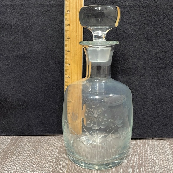 Vintage Glass Wine Liqueur Decanter with Stopper Etched Flowers - Picture 2 of 16